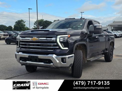 Used 2024 Chevrolet Silverado 2500 LTZ w/ LTZ Plus Package AWD/4WD image 3