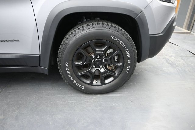 Used 2021 Jeep Cherokee Trailhawk w/ Trailer Tow Group AWD/4WD image 41