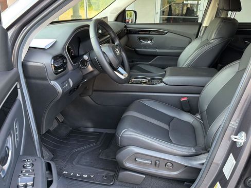 Used 2025 Honda Pilot EX-L image 10