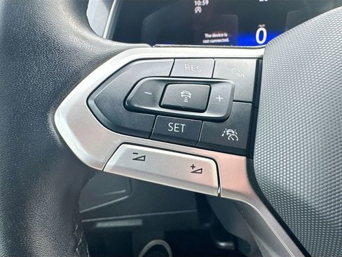 Used 2024 Volkswagen Tiguan SE image 9