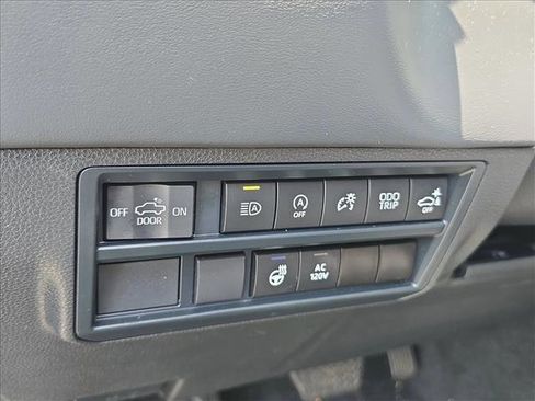 Used 2024 Toyota Tundra Platinum AWD/4WD image 9