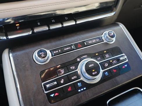 Used 2023 Lincoln Aviator Reserve w/ Equipment Group 201A RWD image 23