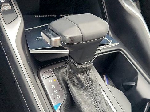 New 2025 Kia Sorento S image 10