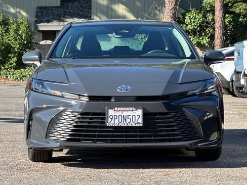 Used 2025 Toyota Camry LE w/ Convenience Package FWD image 8