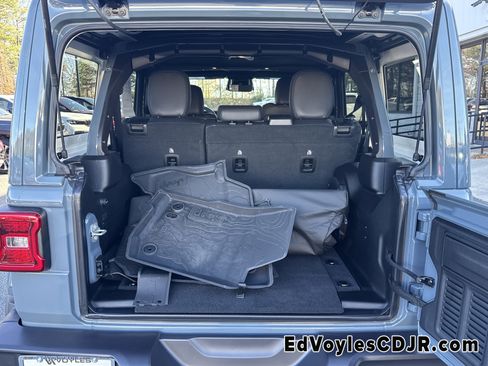 Used 2025 Jeep Wrangler Sahara image 23