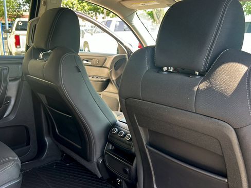 Used 2015 GMC Acadia SLE FWD image 27
