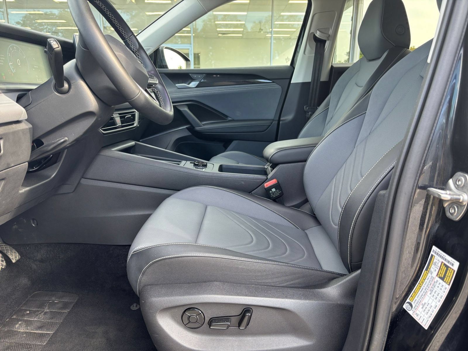 Used 2026 Volkswagen Tiguan SE AWD/4WD image 28