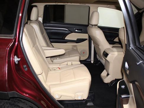 Used 2015 Toyota Highlander Limited AWD/4WD image 31