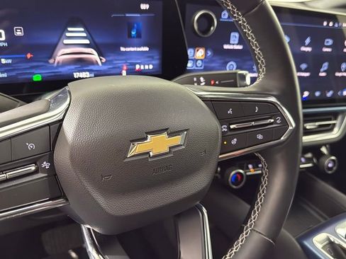 Used 2025 Chevrolet Equinox EV LT w/ Convenience Package image 24