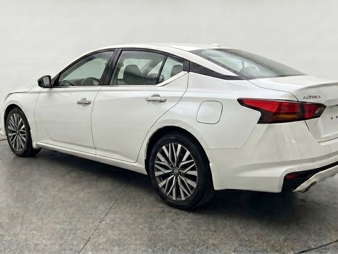 Used 2025 Nissan Altima 2.5 SV FWD image 6