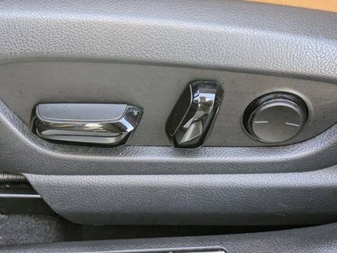 Used 2019 Lexus UX 200 w/ Premium Package image 17