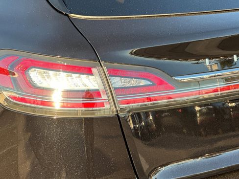 Used 2023 Lincoln Nautilus Reserve w/ Luxury Package image 27