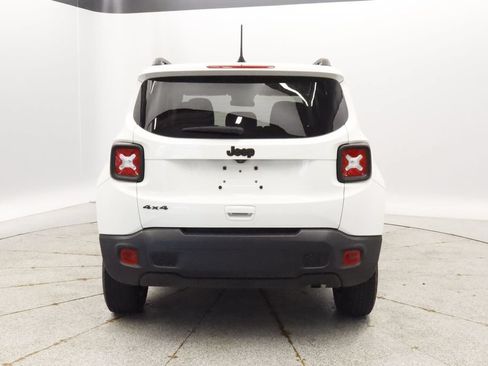 Certified 2023 Jeep Renegade Latitude w/ Sun/Sound Group AWD/4WD image 4