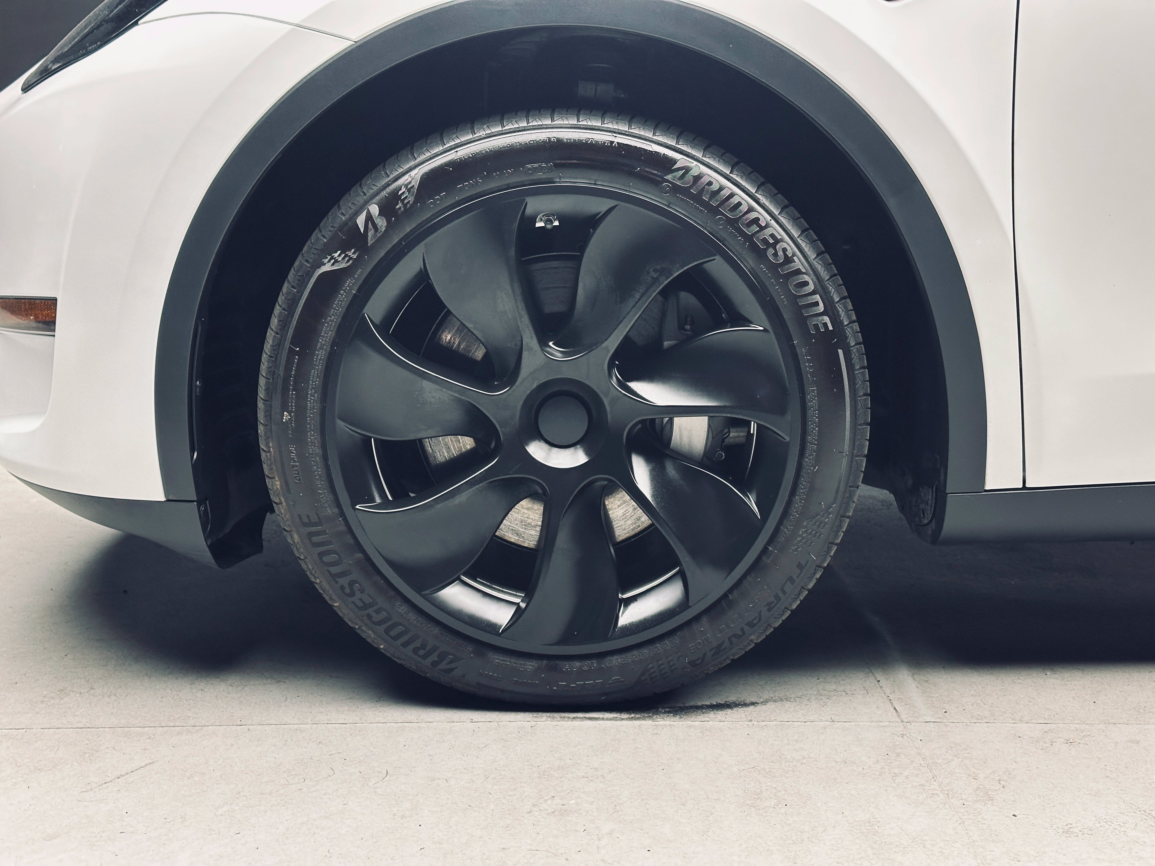 Used 2023 Tesla Model Y Long Range AWD/4WD image 31