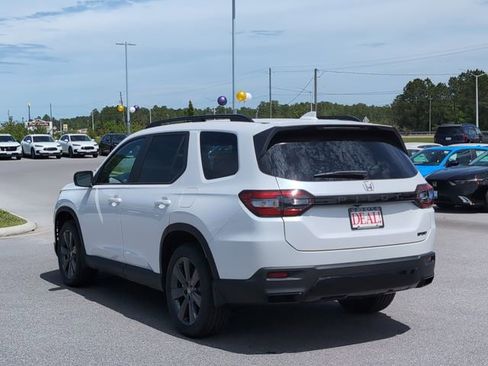 New 2026 Honda Pilot Sport image 3