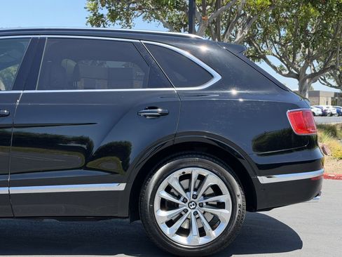 Used 2017 Bentley Bentayga AWD/4WD image 7