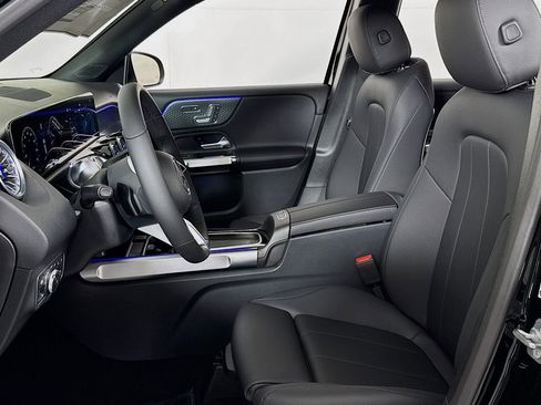 New 2025 Mercedes-Benz GLB 250 image 16