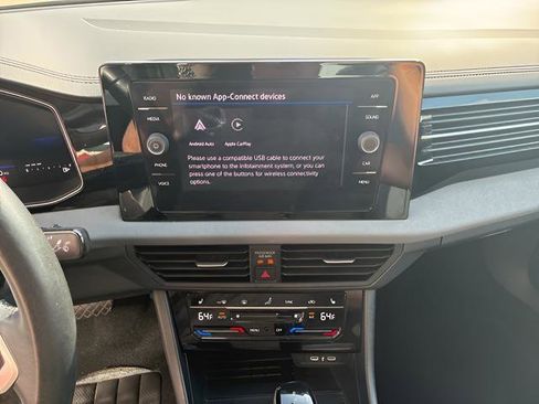 Used 2025 Volkswagen Jetta SE image 24