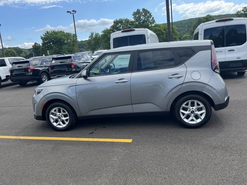 Used 2025 Kia Soul LX w/ LX Technology Package FWD image 8