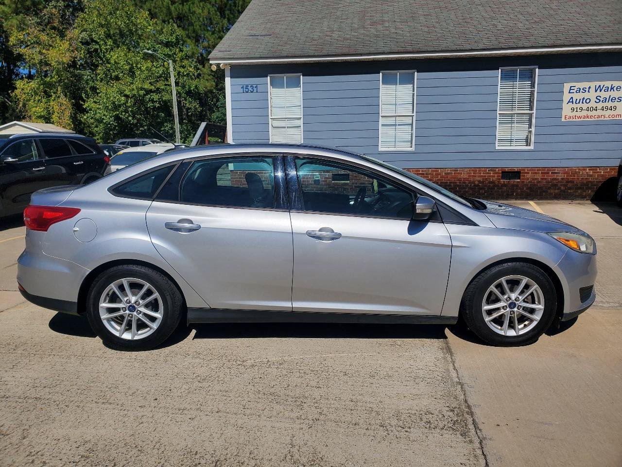 Used 2015 Ford Focus SE FWD image 4
