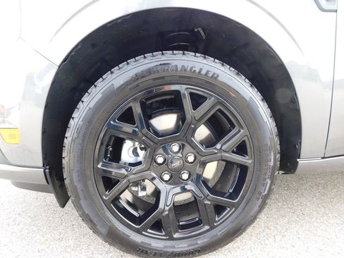 Used 2025 Ford Maverick Lobo AWD/4WD image 13