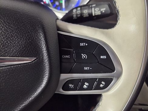 Certified 2018 Chrysler Pacifica Limited w/ Advanced Safetytec Group image 18