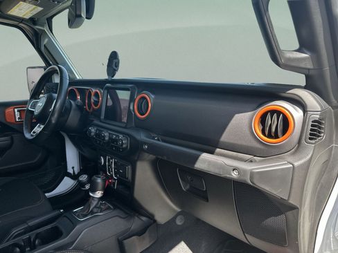 Used 2023 Jeep Gladiator Mojave AWD/4WD image 37