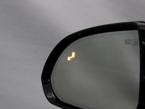 Used 2019 Genesis G90 3.3T Premium image 30