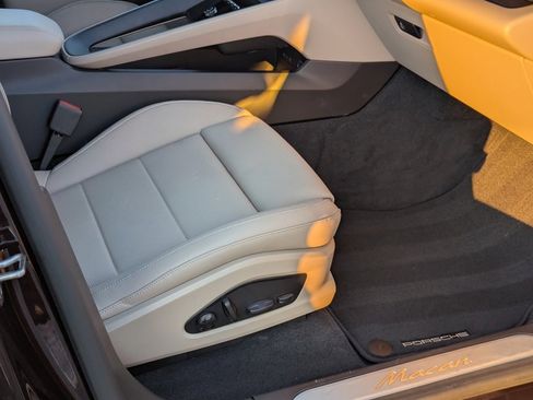 Used 2025 Porsche Macan Electric image 37