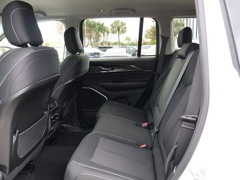 Used 2022 Jeep Grand Cherokee Laredo w/ Luxury Tech Group I image 33