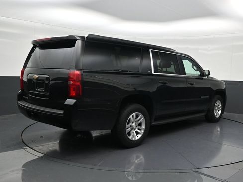 Used 2018 Chevrolet Suburban LT RWD image 5
