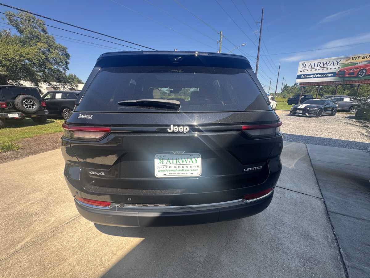 Used 2025 Jeep Grand Cherokee Limited w/ Luxury Tech Group II AWD/4WD image 6