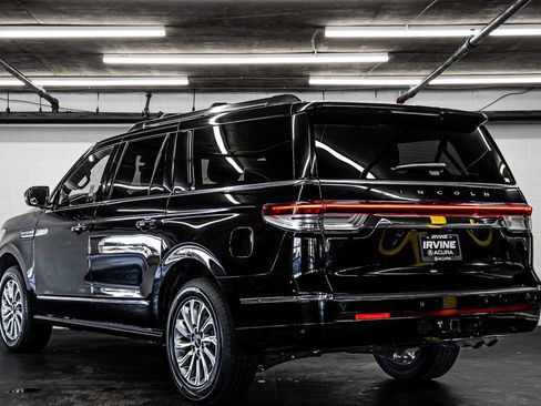 Used 2024 Lincoln Navigator L 4WD image 3