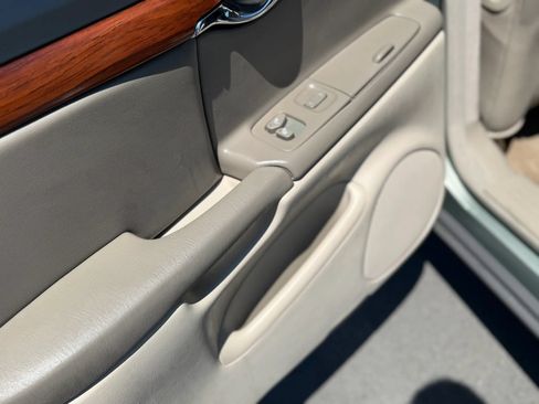 Used 2005 Cadillac De Ville FWD image 26
