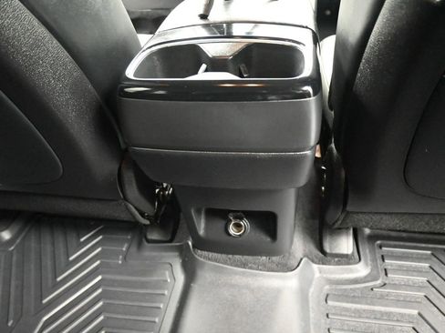 Used 2023 Kia Telluride LX image 2