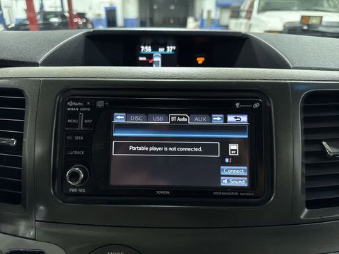 Used 2014 Toyota Sienna SE image 21