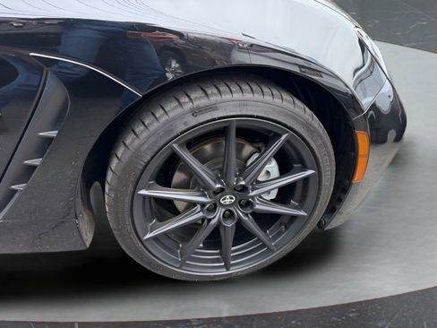 Used 2025 Toyota GR86 Premium w/ ALL Weather Mat Package (TMS) image 18