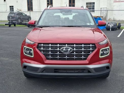 Used 2023 Hyundai Venue Limited FWD image 3