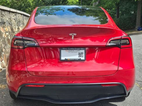 Used 2023 Tesla Model Y 2WD image 9