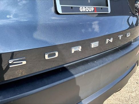 Used 2021 Kia Sorento S image 31