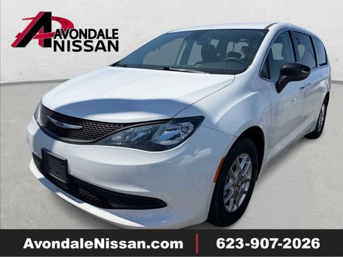 Used 2024 Chrysler Voyager LX image 1
