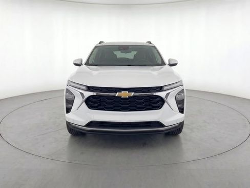 Used 2025 Chevrolet Trax LT w/ LT Convenience Package FWD image 4