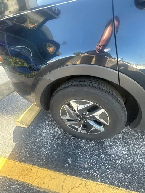 Used 2023 Kia Sorento EX w/ Panoramic Sunroof Package FWD image 10