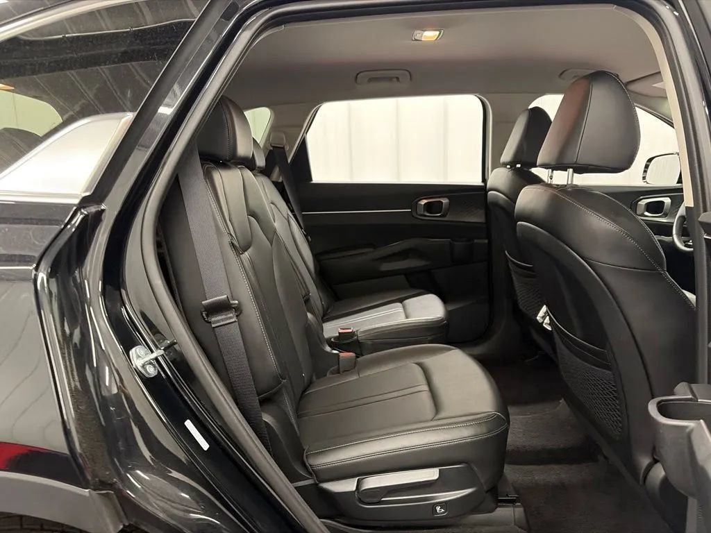 Used 2025 Kia Sorento X-Line EX AWD/4WD image 19