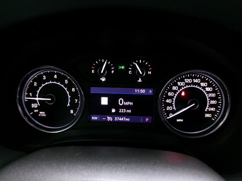 Used 2021 Buick Enclave Essence image 8