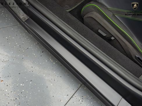 Used 2024 Lamborghini Revuelto image 27