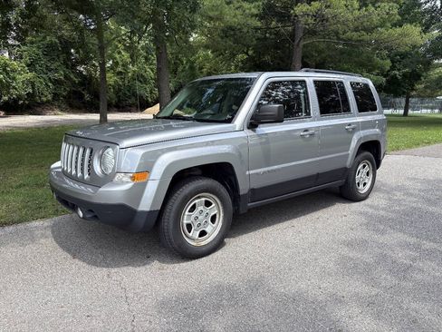 Used 2016 Jeep Patriot Sport w/ Power Value Group AWD/4WD image 1