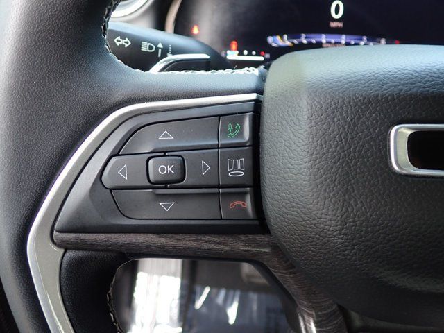 Used 2023 Jeep Grand Cherokee Limited AWD/4WD image 16