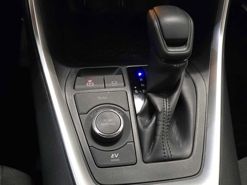 Certified 2025 Toyota RAV4 XLE w/ Convenience Package AWD/4WD image 16