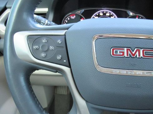 Used 2021 GMC Acadia Denali w/ Denali Technology Package FWD image 24